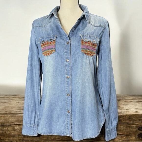 Beulah Womens Southwestern Aztec Embroidered Chambray Denim Button Up Shirt Med - Picture 2 of 16